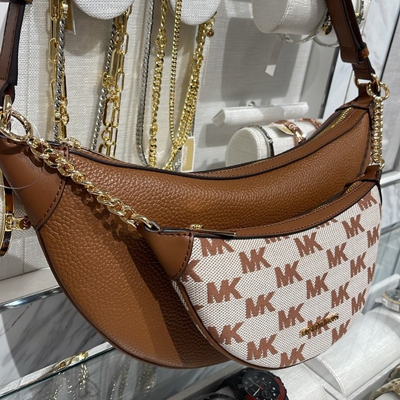 MICHAEL KORS Hollis Medium 2-in-1 Pebbled Leather and Logo Jacquard Shoulder Bag - Picture 11 of 16